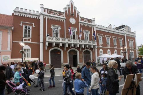 Tan2012-9-15_1644978_1